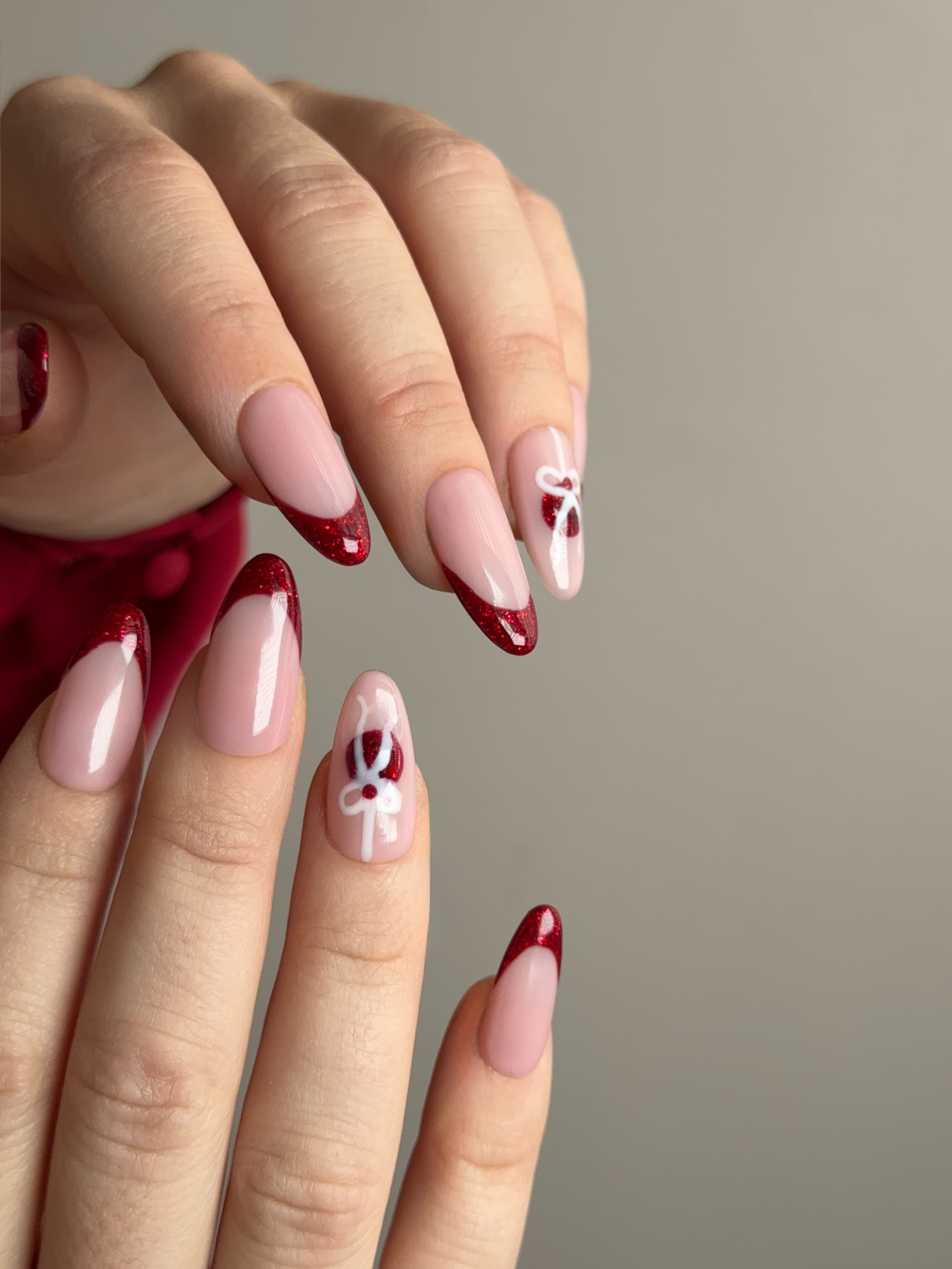 Magia delle feste | Press-On Nails Natalizie Nude e Rosso Glitter Made in Italy