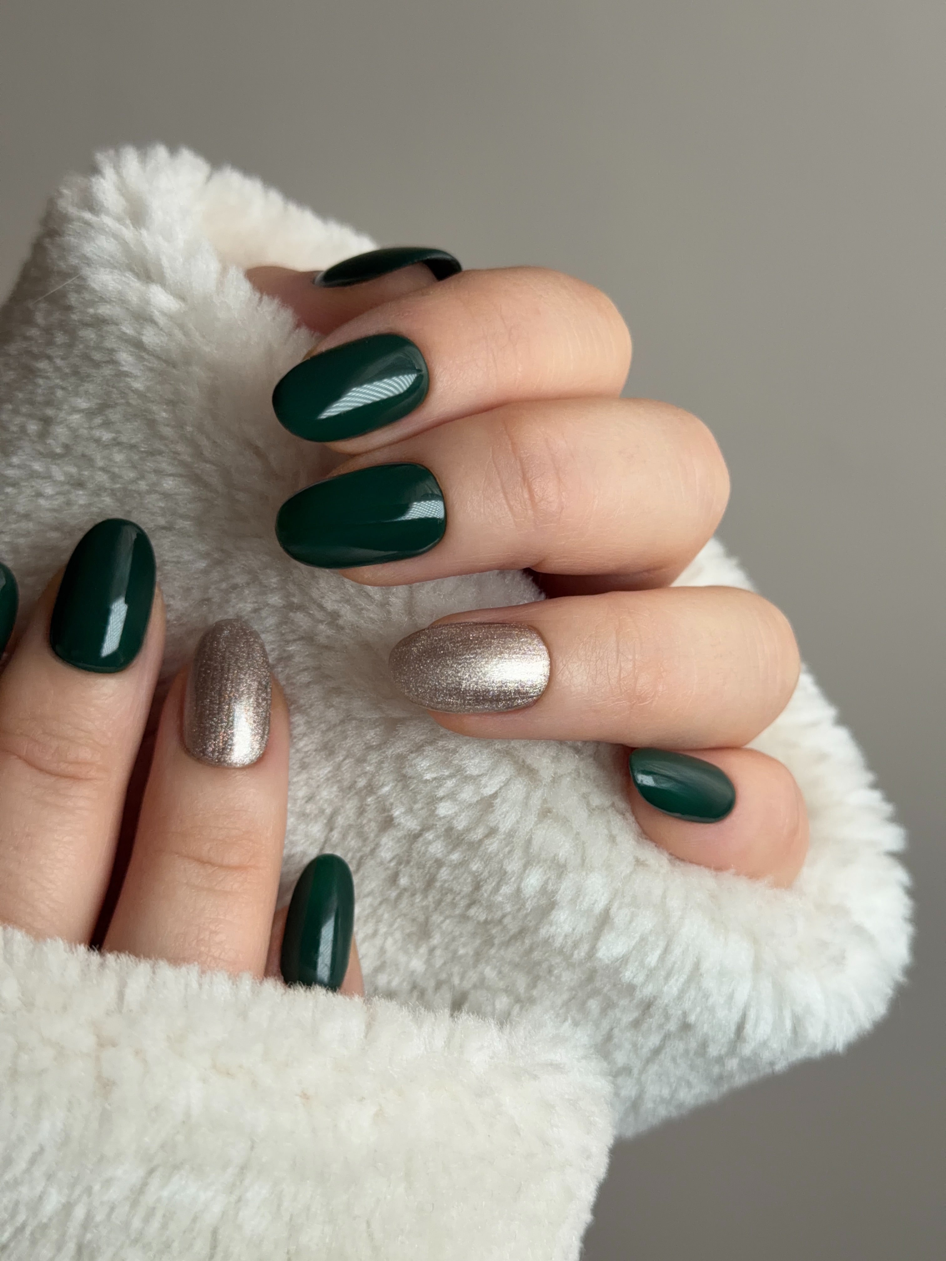 Bosco incantato | Press-On Nails Verde Abete e Champagne Metallizzato Made in Italy