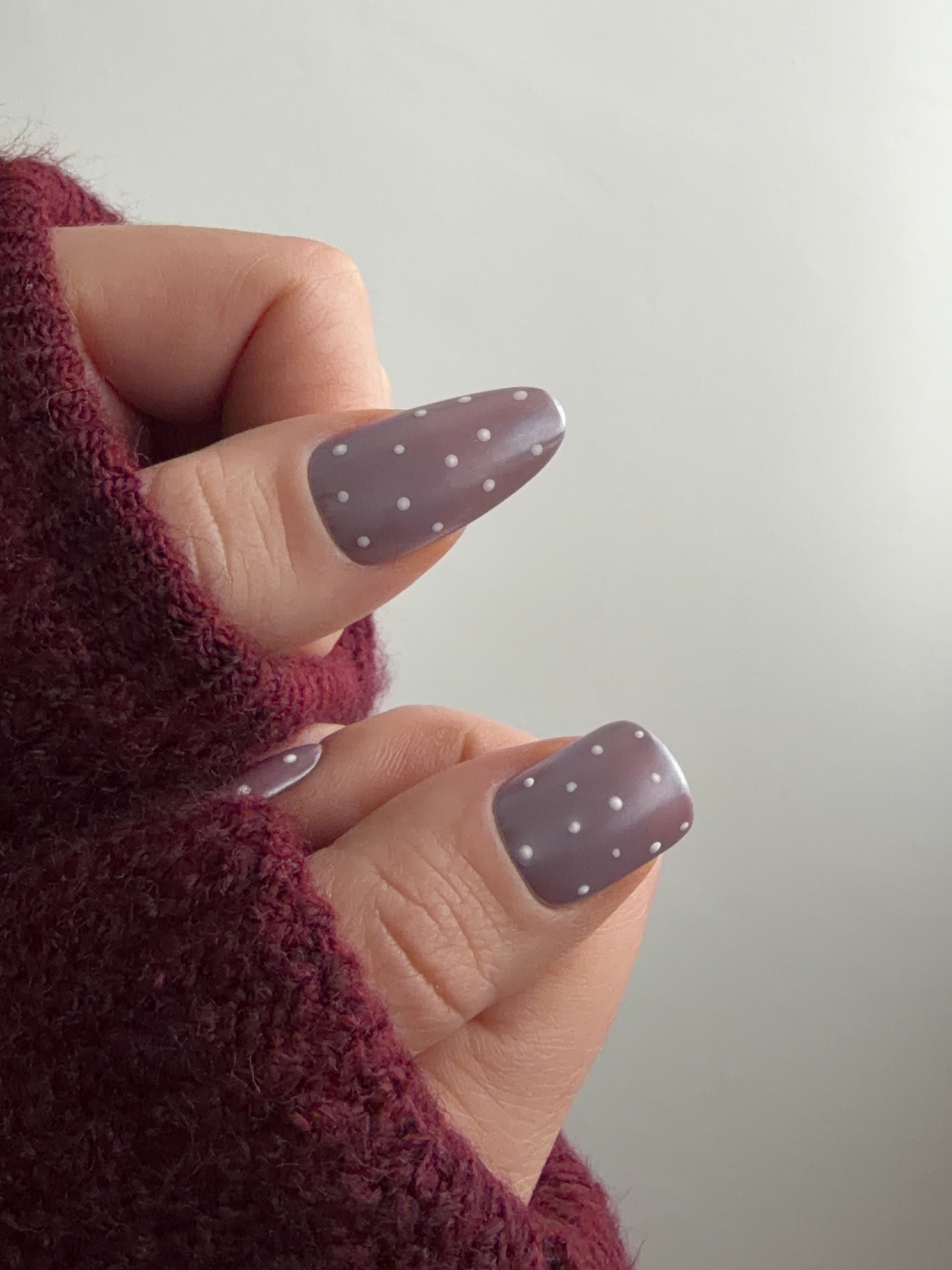 Mattina di Dicembre | Press-On Nails Lilla Perlato con Pois Made in Italy