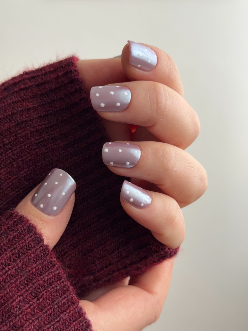 Press on nails lilla perlate con pois bianchi effetto neve e forma quadrata corta