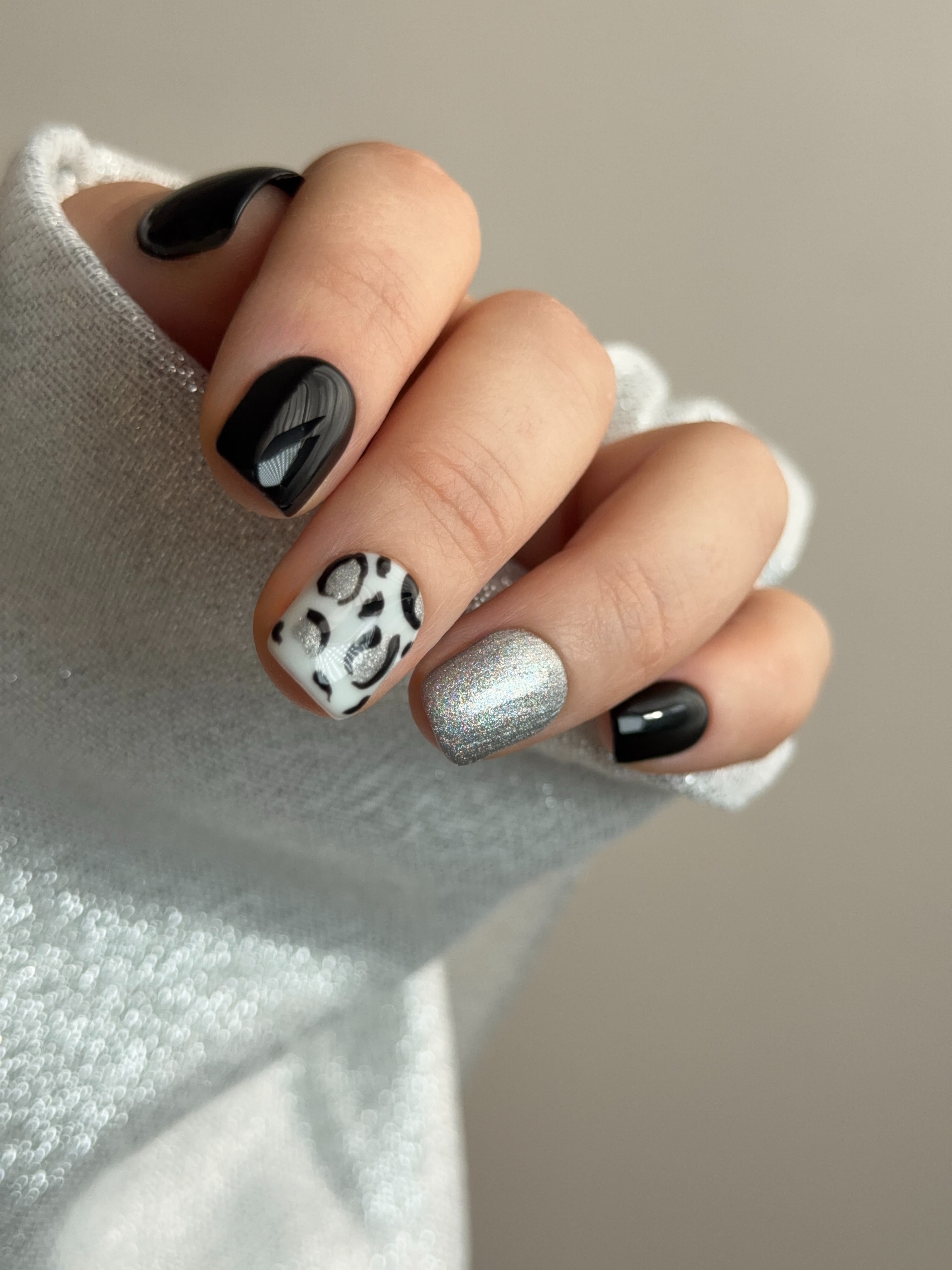 Leopardo delle Nevi |Press-On Nails Nero, Argento e Leopardato Quadrate Corte Made in Italy